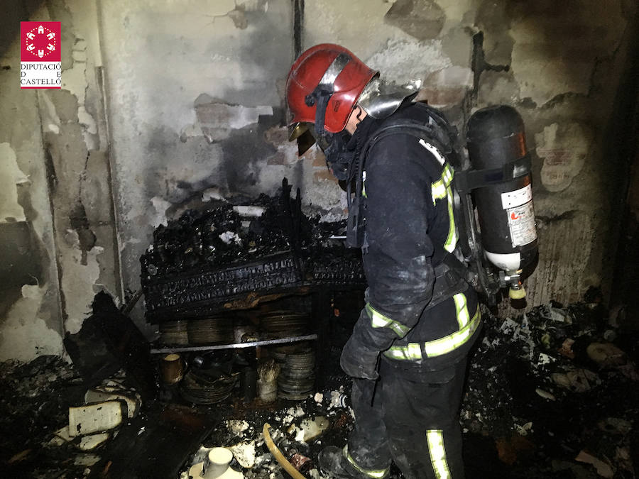 Fotos del incendio en una vivienda de Burriana que deja dos muertos, nueve heridos y 40 desalojados