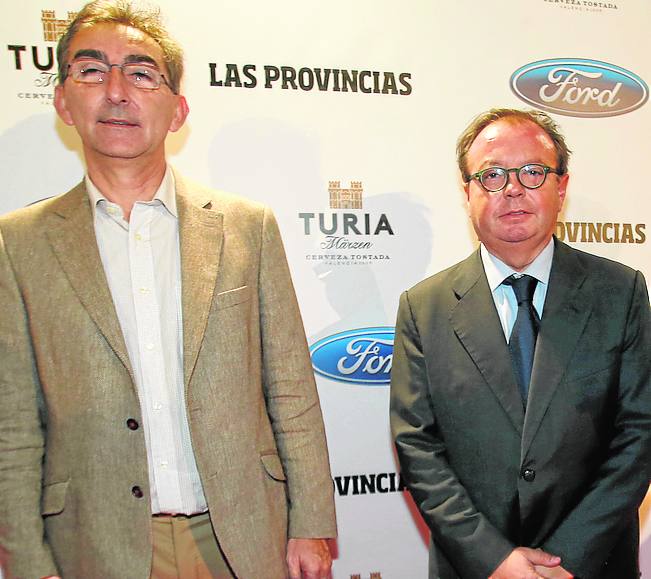 Santiago Amán, de CD Dam, y Fidel Blasco, presidente de la Agrupación de Empresarios de l'Horta Sud.