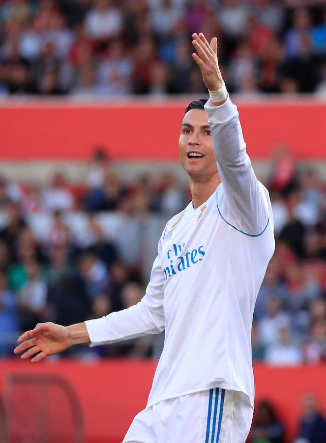 El Real Madrid visita Montilivi por primera vez en su historia ante un Girona que quiere hacerse fuerte en casa. Los blancos, quieren continuar con su buena racha a domicilio, en un duelo marcado por la tensión política.