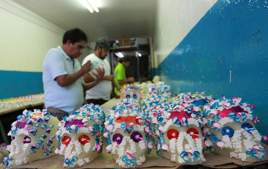 Calaveritas de azúcar, tradición mexicana que resiste con las generaciones