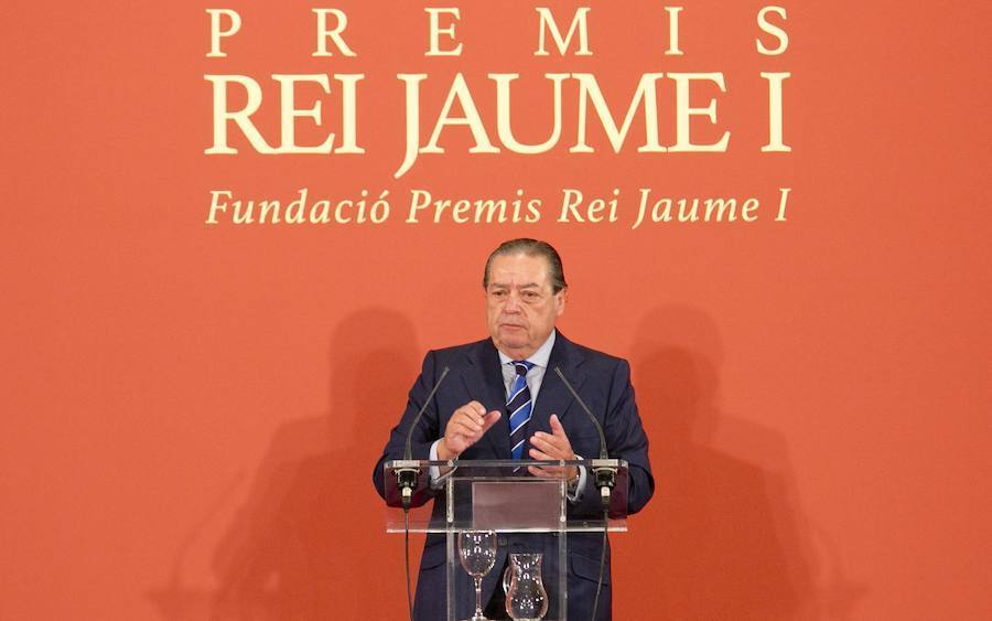 La reina Letizia entrega en la Lonja de Valencia los galardones 