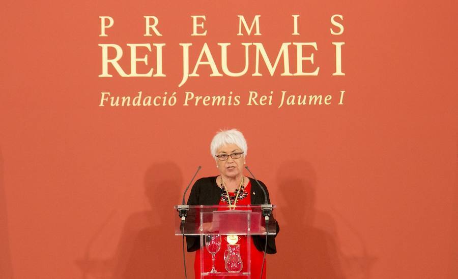 La reina Letizia entrega en la Lonja de Valencia los galardones 