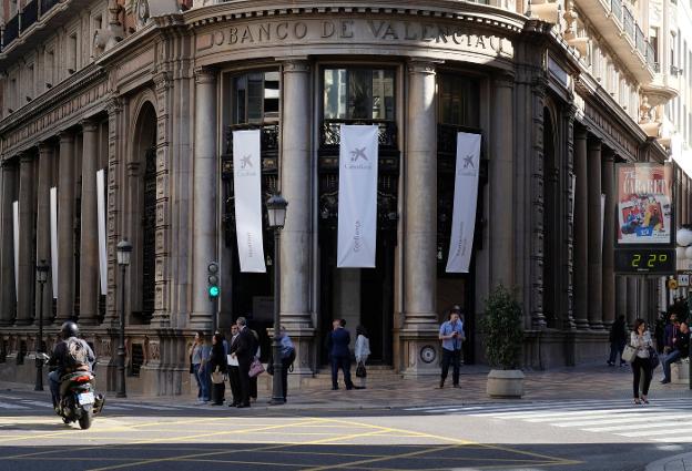 El histórico edificio de Banco de Valencia, hoy sede de Caixabank. 