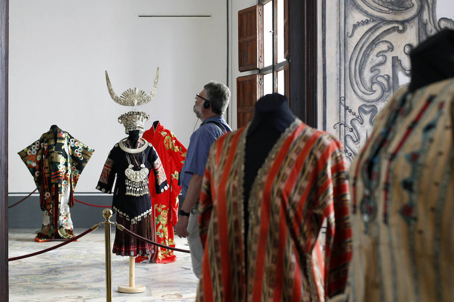 Fotos de la exposición de vestidos de la Ruta de la Seda