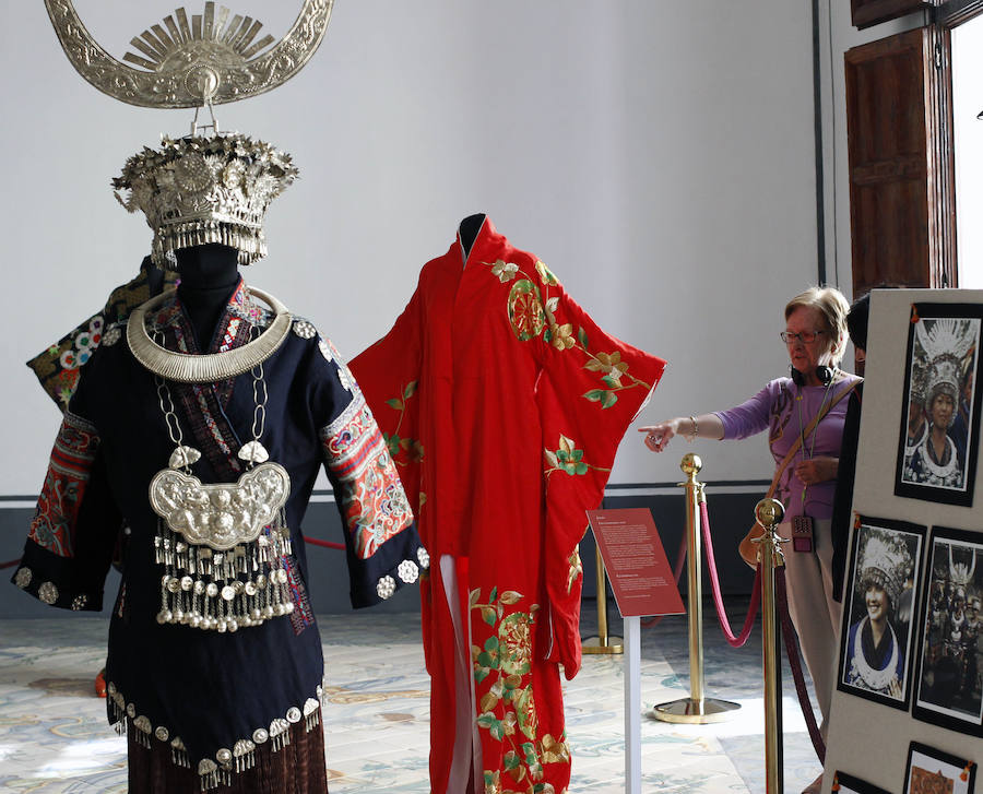 Fotos de la exposición de vestidos de la Ruta de la Seda