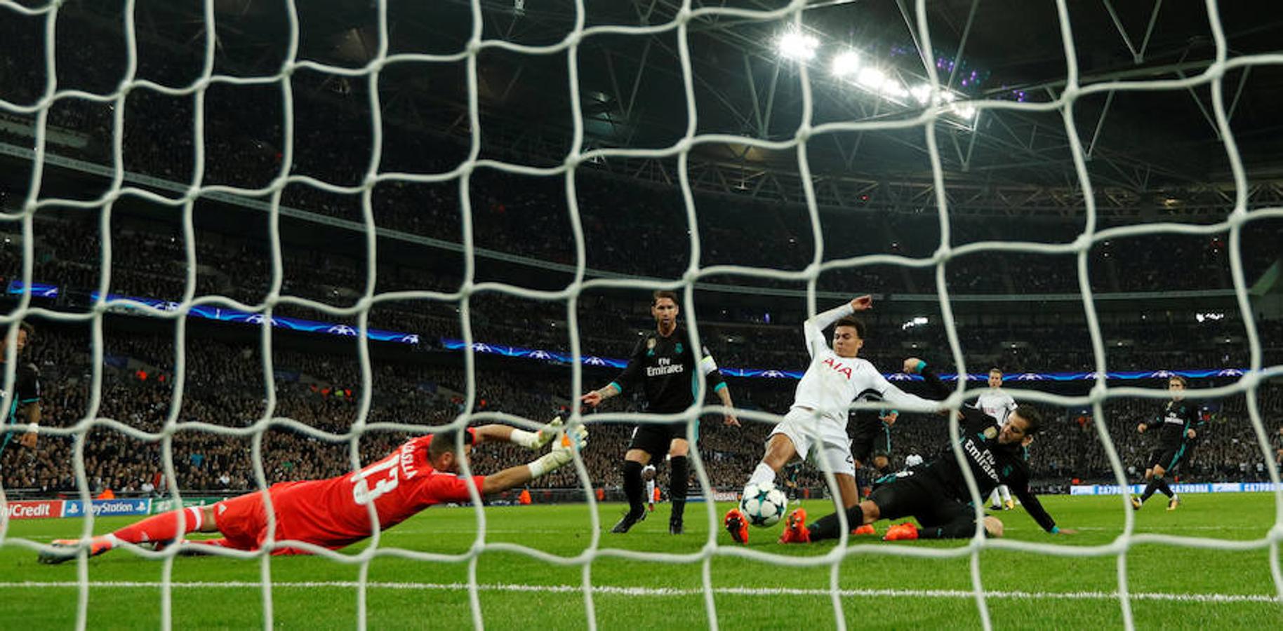 Los dos mejores equipos del Grupo H pelearon por la primera plaza del grupo en Wembley, que vibró y elevó los decibelios durante algunos momentos como el 1-0 de Delle Alli.