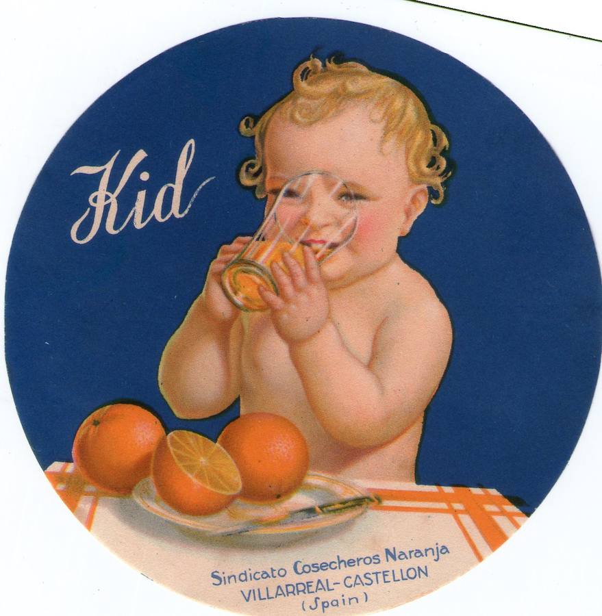 Las etiquetas más antiguas de naranjas valencianas datan de 1914. A partir de 1918 el diseño de estas se sofistican y se suceden bellas creaciones de gran calidad. De talleres como J. Aviñó, Durá, Huguet o Gráficas Vicent salen estampas dignas de museos, con estéticas cinematográficas y empeñadas en retratar un Mediterráneo idílico. Autores como Arturo Ballester, Sanjuán o Ruano López firman algunas etiquetas, que viven su esplendor hasta 1950. 