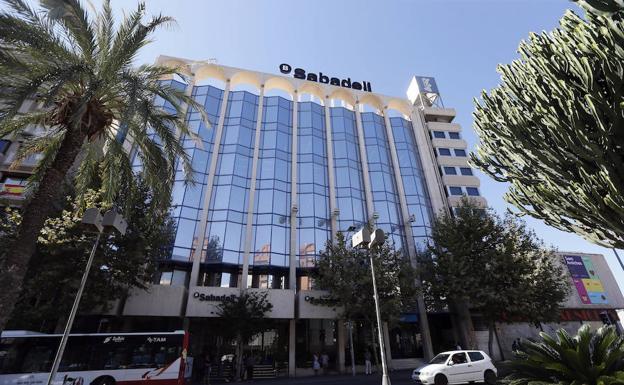 El TSJCV reclama 2 juzgados más para Alicante por el traslado del Banco Sabadell