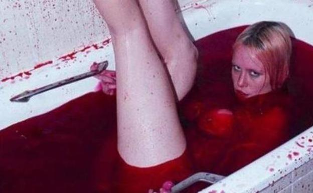 Instagram censura a María Forqué por sus desnudos macabros
