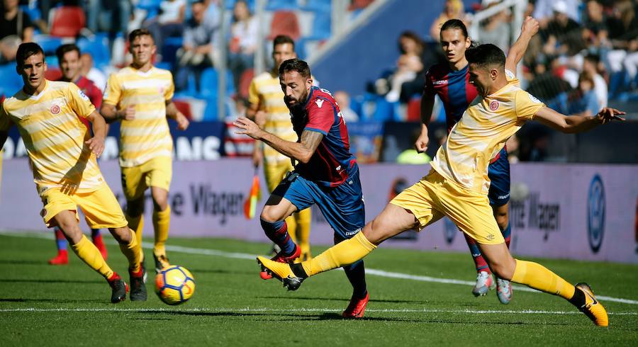 Estas son las mejores imágenes del partido disputado en el Ciutat de València en la undécima jornada de La Liga