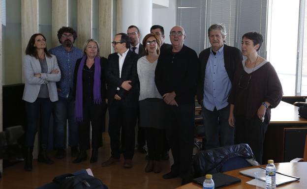 De izquierda a derecha: Raquel Piqueras, José Martínez, Mar Iglesias, Enrique Soriano, Ferran Bargues, Dolores Navarro (UGT, sustituída por Soledad Fernández), Vicent Vergara, Rafael Xambó y María Lozano. 