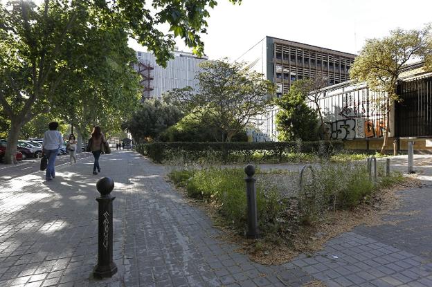 Una venta para acabar con la asfixia del Clínico por la falta de espacio