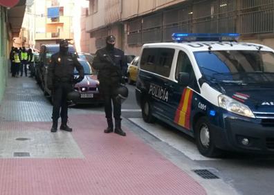 Imagen secundaria 1 - Operación policial contra el yihadismo en Sagunto