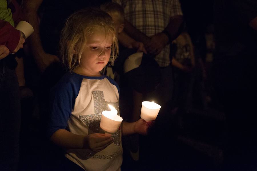 Fotos del tiroteo ocurrido en la primera iglesia Bautista de la localidad de Sutherland Springs, en el estado de Texas, Estados Unidos. Aproximadamente, murieron 26 personas y otras 20 resultaron heridas. 