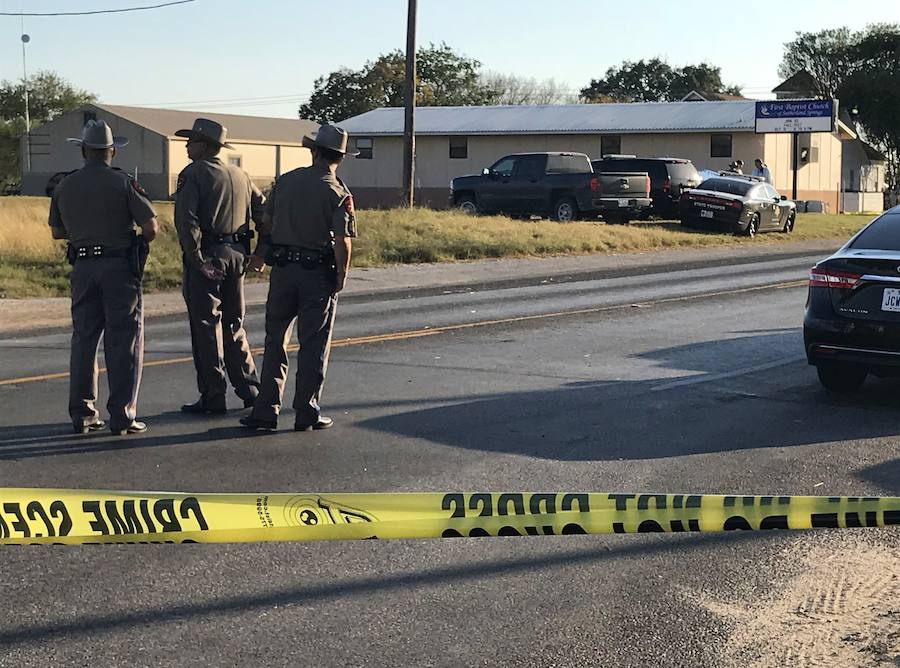 Fotos del tiroteo ocurrido en la primera iglesia Bautista de la localidad de Sutherland Springs, en el estado de Texas, Estados Unidos. Aproximadamente, murieron 26 personas y otras 20 resultaron heridas. 