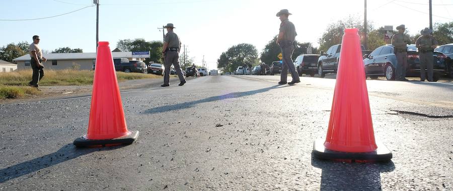 Fotos del tiroteo ocurrido en la primera iglesia Bautista de la localidad de Sutherland Springs, en el estado de Texas, Estados Unidos. Aproximadamente, murieron 26 personas y otras 20 resultaron heridas. 