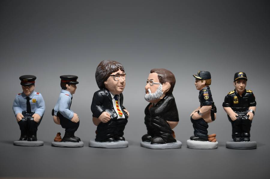 Caganers de los Mossos d'Esquadra y Policía Nacional junto con Carles Puigdemont y Mariano Rajoy.