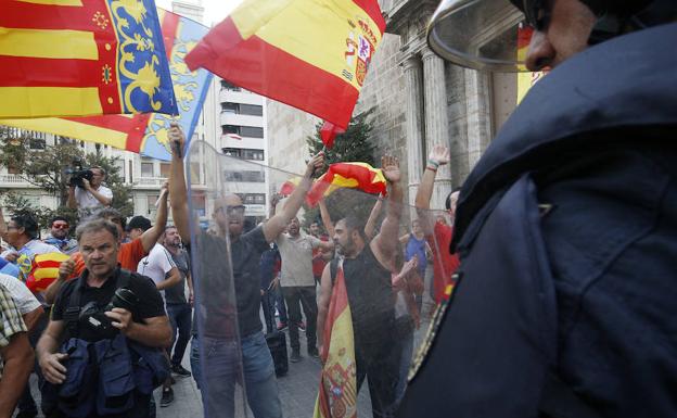 El juez investiga a 13 ultras por las agresiones del 9 d'Octubre en Valencia