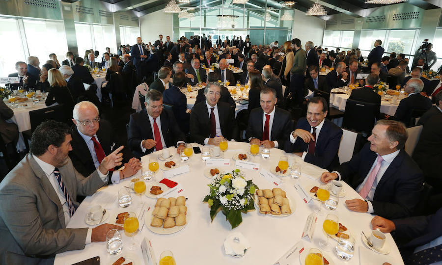 Fotos del Foro LAS PROVINCIAS con el ministro de Fomento, Íñigo de la Serna