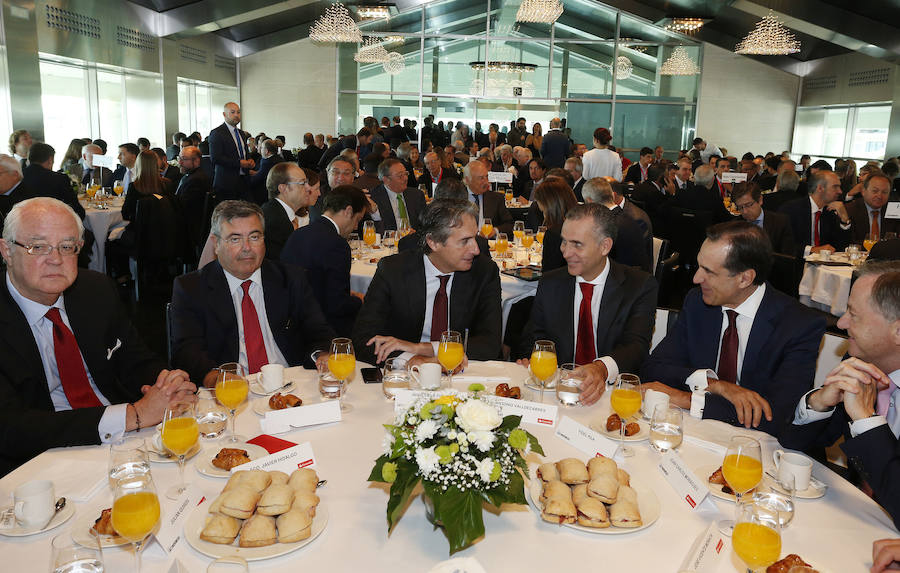 Fotos del Foro LAS PROVINCIAS con el ministro de Fomento, Íñigo de la Serna