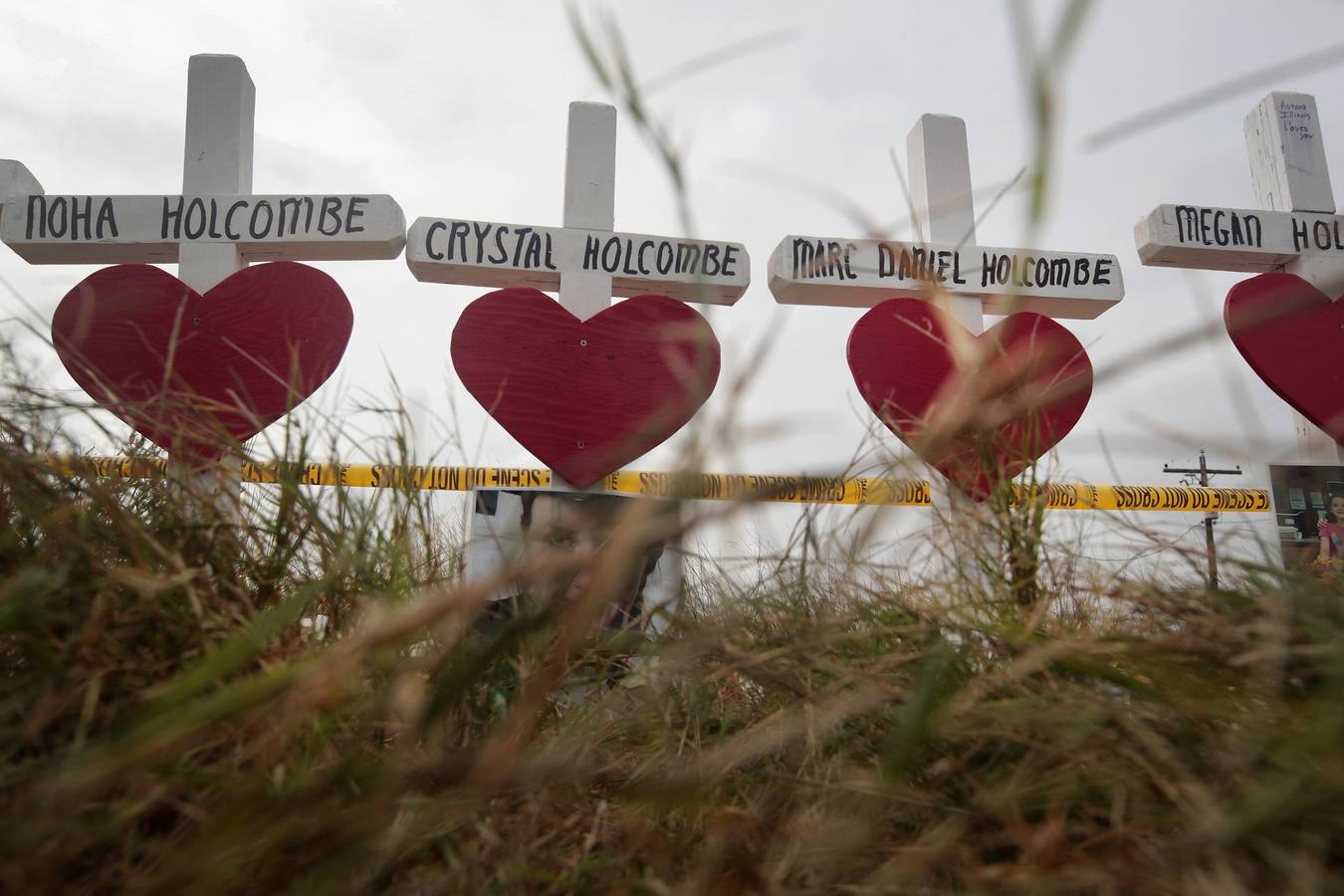 26 cruces en recuerdo de las víctimas del crimen de la iglesia baptista de Sutherland Springs, en Texas.