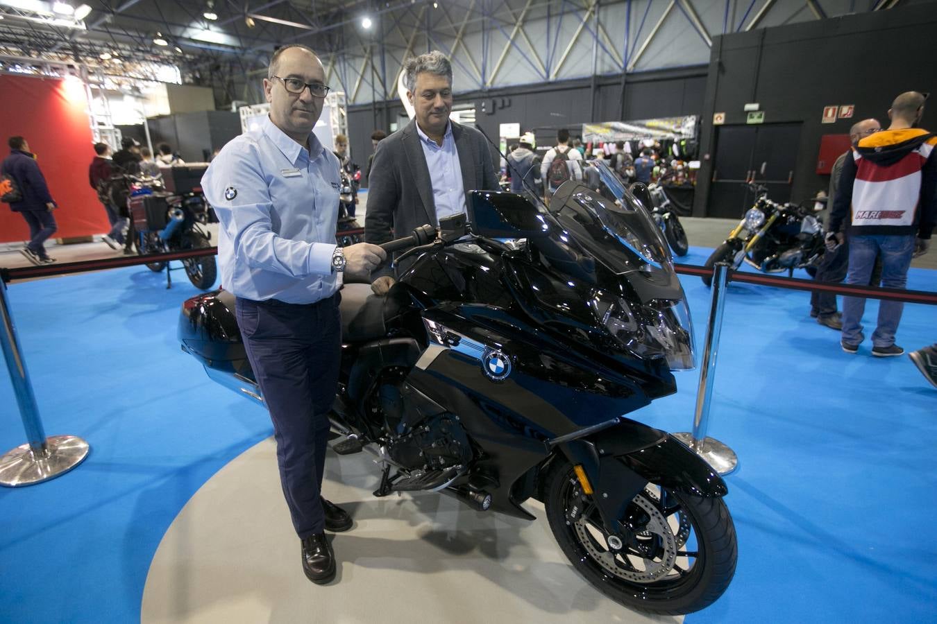 La feria Dos Rodes de Valencia ha sido inaugurada, coincidiendo con la celebración del Gran Premio de Motociclismo en Cheste. Las novedades del mercado de las motos y las bicicletas, en Feria Valencia.