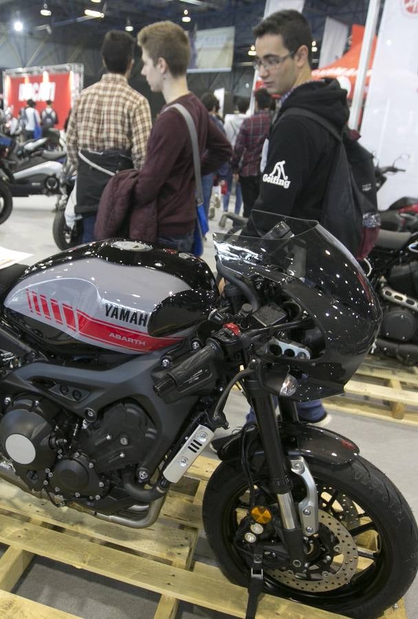 La feria Dos Rodes de Valencia ha sido inaugurada, coincidiendo con la celebración del Gran Premio de Motociclismo en Cheste. Las novedades del mercado de las motos y las bicicletas, en Feria Valencia.