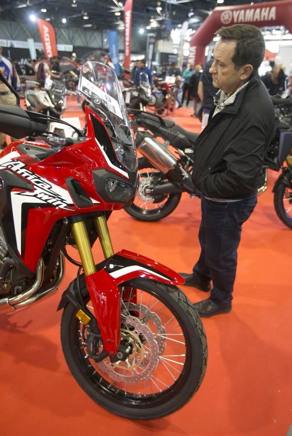 La feria Dos Rodes de Valencia ha sido inaugurada, coincidiendo con la celebración del Gran Premio de Motociclismo en Cheste. Las novedades del mercado de las motos y las bicicletas, en Feria Valencia.