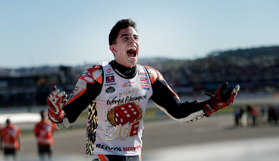 Estas son las mejores imágenes de la victoria de Dani Pedrosa en la carrera de Moto GP y de la proclamación de Marc Márquez como campeón del mundo de MotoGP por cuarta vez