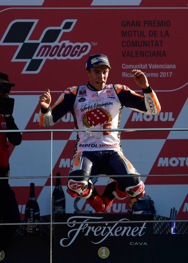 Estas son las mejores imágenes de la victoria de Dani Pedrosa en la carrera de Moto GP y de la proclamación de Marc Márquez como campeón del mundo de MotoGP por cuarta vez