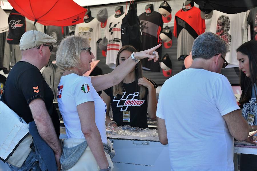 Fotos del ambiente del Gran Premio de la Comunitat Valenciana de motociclismo de Cheste 2017