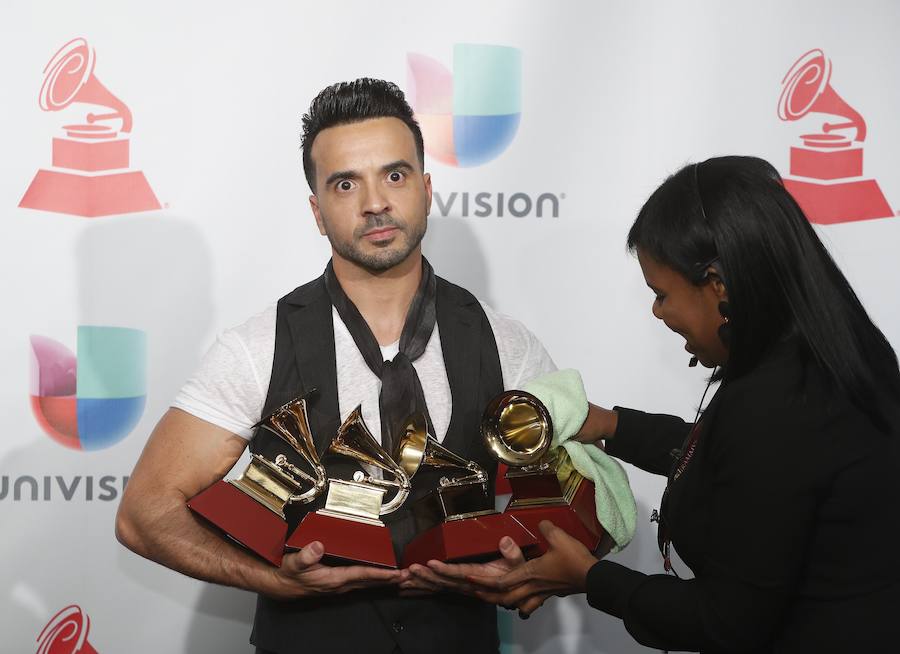 Pasito a pasito, suave suavecito, 'Despacito', el éxito mundial de Luis Fonsi, ganó este jueves en las cuatro categorías en la que fue nominado en el Grammy Latino: Grabación del año, Canción del Año, Mejor Fusión - Interpretación Urbana (en este caso por su remix con Justin Bieber) y Mejor Vídeo Musical Versión Corta.