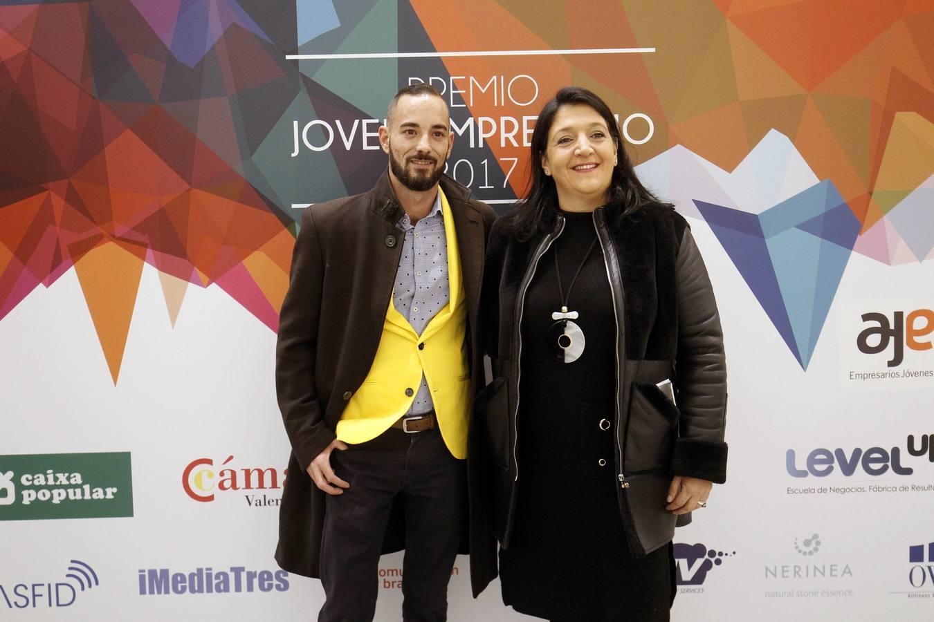 Rubén Navarro de Casas InHaus recibió el Premio Joven Empresario 2017. También fueron galardonados Grow Pro Experience, Novaterra Catering, Mr Jeff e Ymant, entre otros, en la ceremonia celebrada en el Palau de Les Arts Reina Sofía