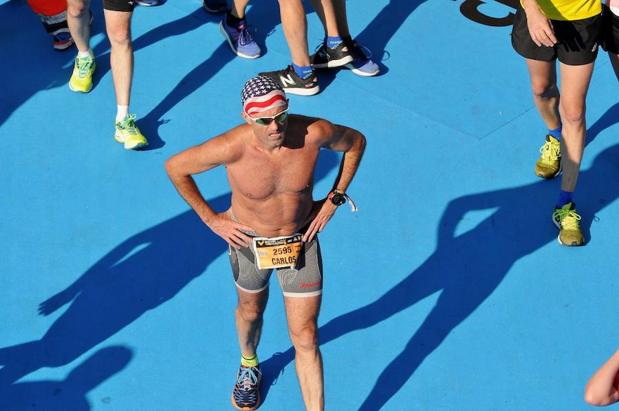 Miles de personas participan en la prueba que gana Kitwara con el récord del Maratón de Valencia