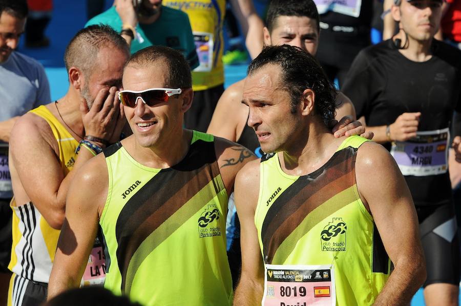 Miles de personas participan en la prueba que gana Kitwara con el récord del Maratón de Valencia