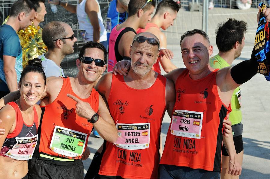 Miles de personas participan en la prueba que gana Kitwara con el récord del Maratón de Valencia