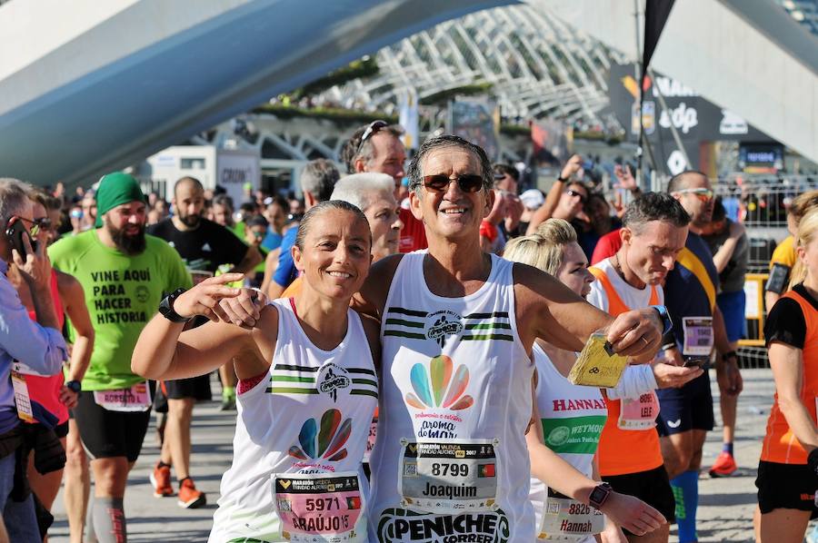 Miles de personas participan en la prueba que gana Kitwara con el récord del Maratón de Valencia