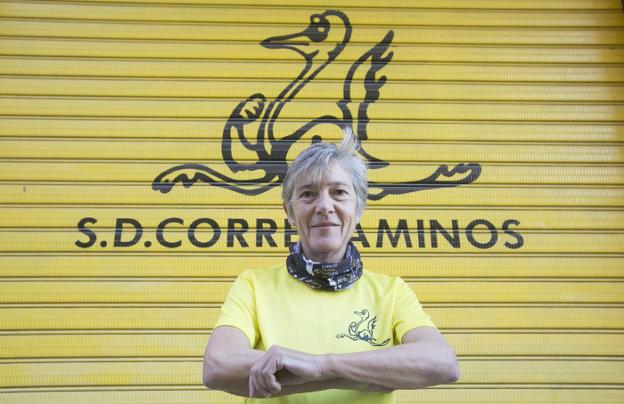 Marisa Martínez Legarreta, frente a la sede de Correcaminos. 