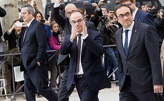 Jordi Turull (c.) y Josep Rull (d.).