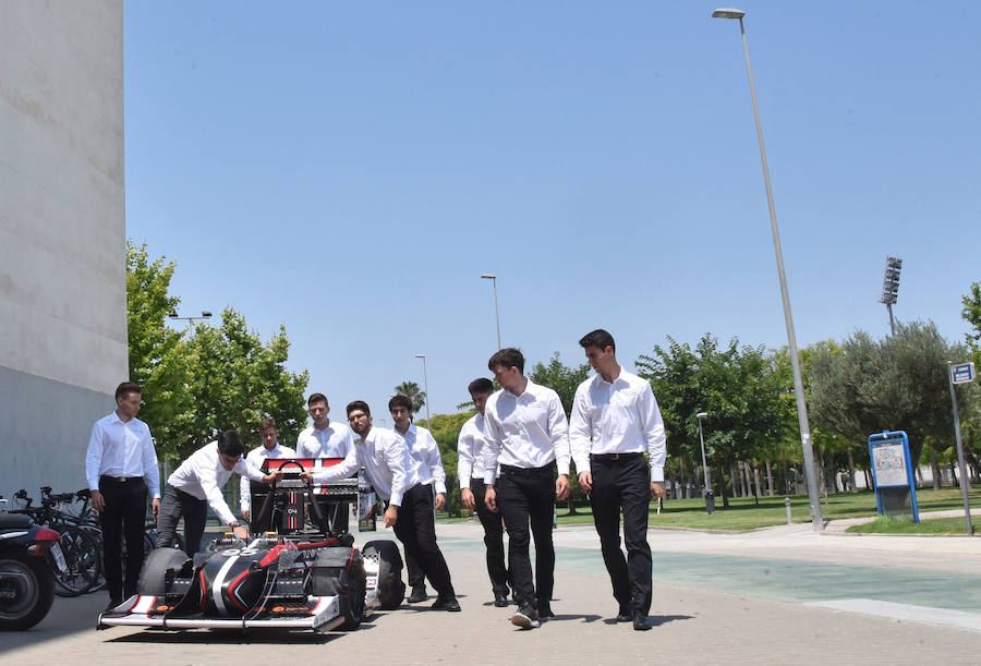 La escudería de la Universitat Politècnica de València (UPV) se convertirá, el próximo mes de mayo, en el primer equipo español de la historia en participar en la Formula SAE Michigan, la competición más prestigiosa y antigua de Formula Student. La inscripción está cerrada con 120 equipos, mayoritariamente estadounidenses y canadienses.