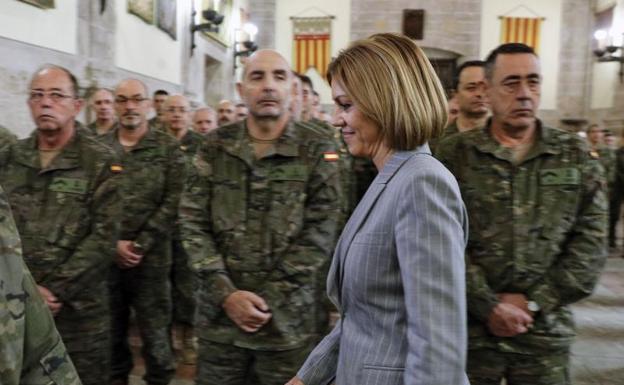 La ministra de Defensa, María Dolores de Cospedal, ha visitado hoy varias bases del Ejército de Tierra en Valencia