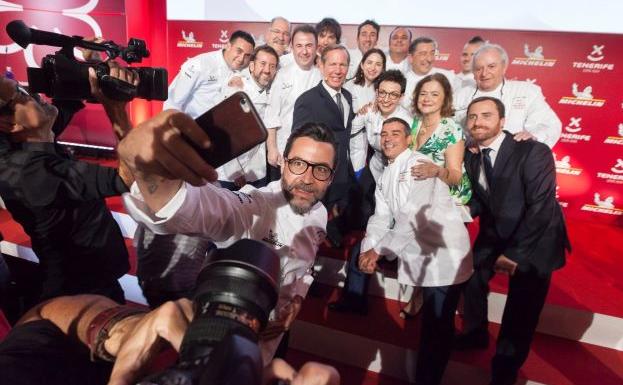 Los chefs de restaurantes con tres estrellas Michelin.