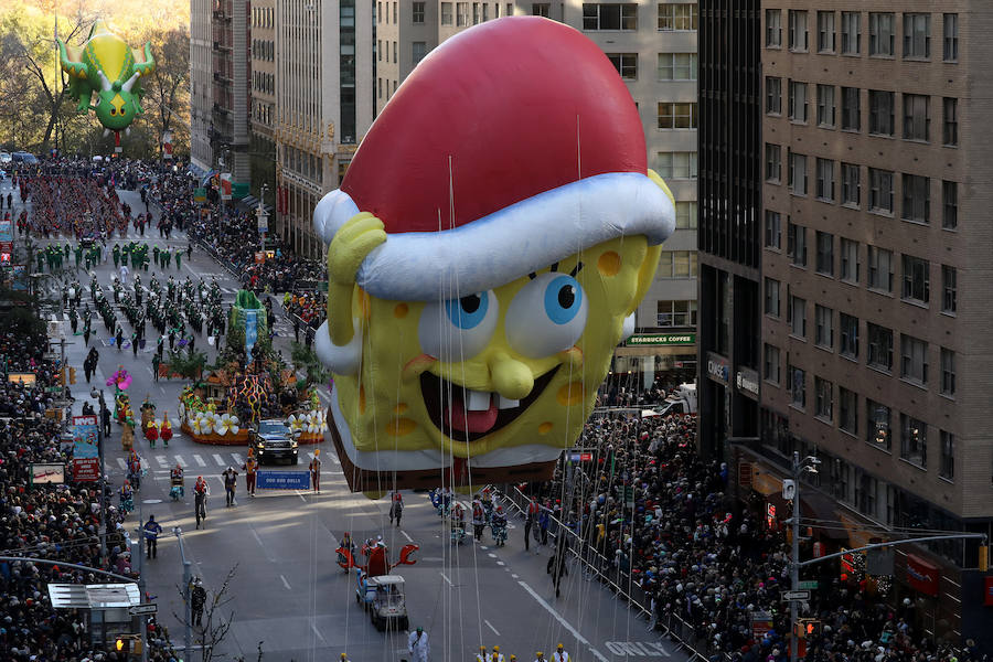 Nueva York celebró este jueves, un año más, su tradicional desfile del Día de Acción de Gracias, una costumbre que se remonta a 1924 y que en esta ocasión estuvo rodeado de especiales medidas de seguridad.