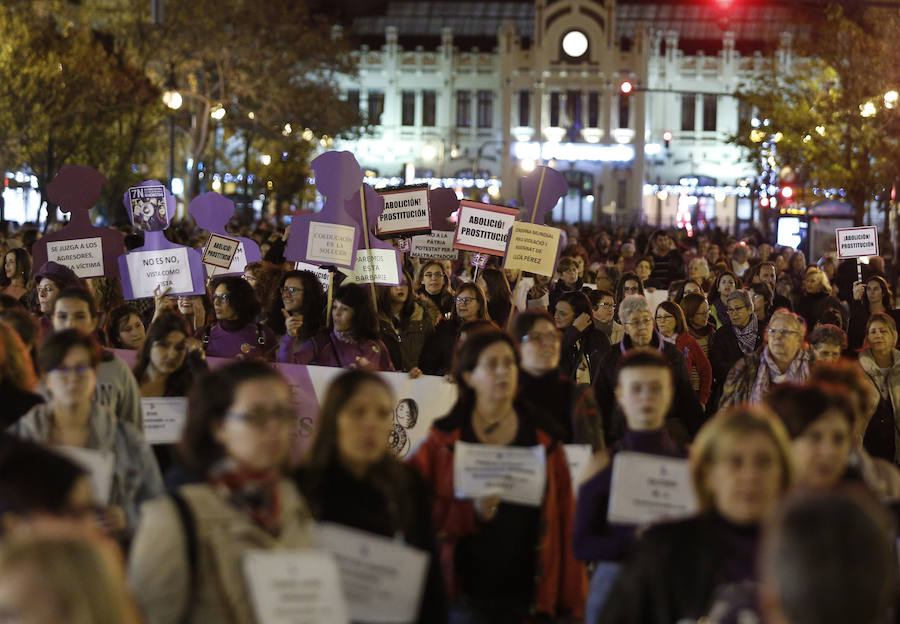 Fotos de la manifestación contra la violencia machista en Valencia