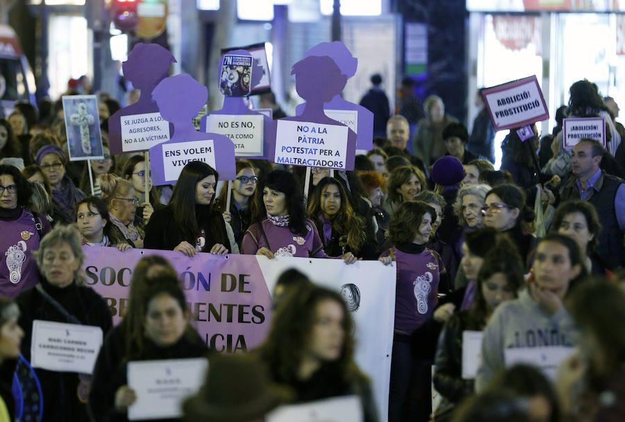 Fotos de la manifestación contra la violencia machista en Valencia