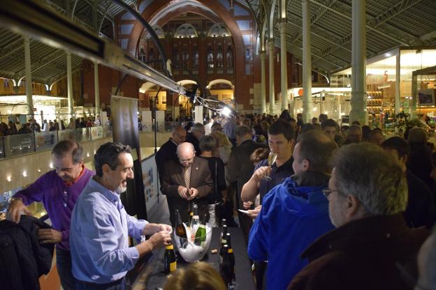 La feria del cava valenciano se celebra este fin de semana en el Mercado de Colón. 