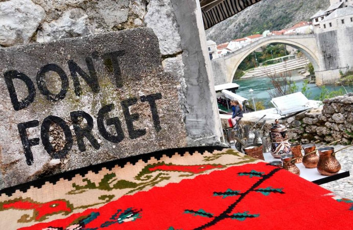 Conmemoración en la ciudad de Mostar de uno de los episodios más simbólicos de la guerra en la ex-Yugoslavia, la destrucción del 'Puente Viejo.