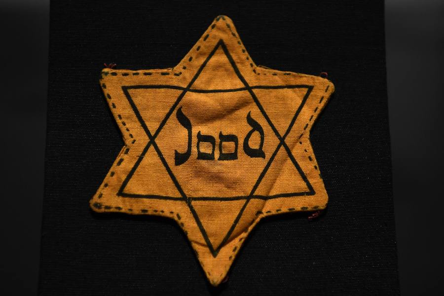 La exposición definitiva sobre Auschwitz llega a Madrid el 1 de diciembre. La exposición sobre el gran campo de exterminio nazi, cuenta con 600 objetos junto a testiomonios de víctimas y verdugos. Esta exposición, podrá ser visitada en en el Centro de Exposiciones Arte Canal de Madrid hasta el 17 de junio de 2018. 