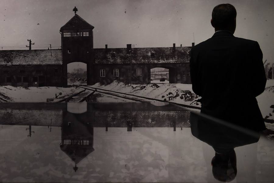 La exposición definitiva sobre Auschwitz llega a Madrid el 1 de diciembre. La exposición sobre el gran campo de exterminio nazi, cuenta con 600 objetos junto a testiomonios de víctimas y verdugos. Esta exposición, podrá ser visitada en en el Centro de Exposiciones Arte Canal de Madrid hasta el 17 de junio de 2018. 