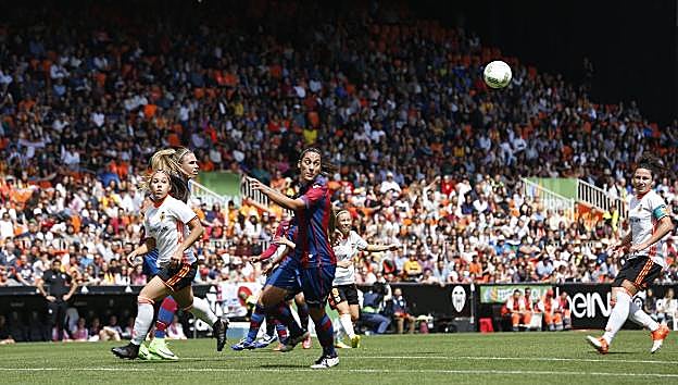 Valencia y Levante, en el derbi de la pasada temporada disputado en Mestalla. 